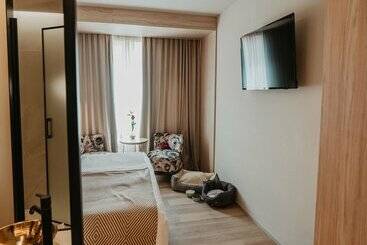 هتل Nivia Born Boutique