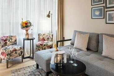هتل Nivia Born Boutique