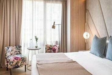 هتل Nivia Born Boutique