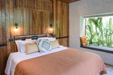 Surfing Temple Hotel Boutique