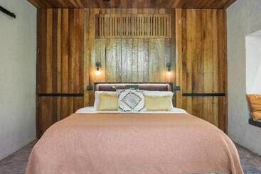 Surfing Temple Hotel Boutique