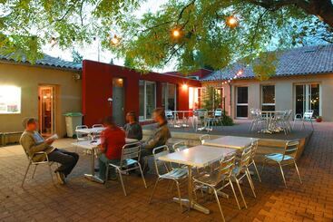 ユースホステル Auberge De Jeunesse Hi Nîmes