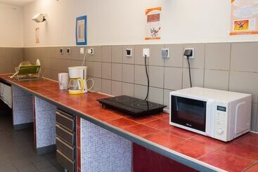 ユースホステル Auberge De Jeunesse Hi Nîmes