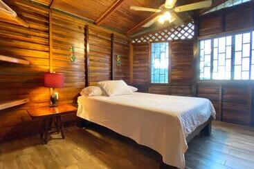 Bed and Breakfast Pacific Edge Eco Lodge