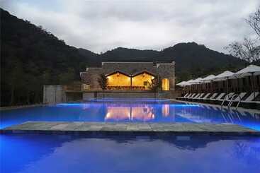 هتل Wuyishan Demaotang Resort