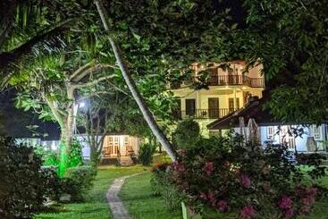 هتل Paradise Bungalow