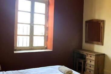 Le Mat Hostel