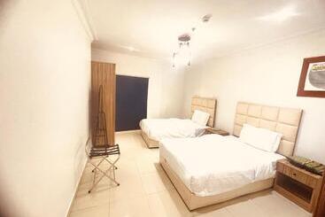 Al Quba Al Thahbia Hotel Suites 2