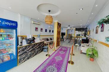 Al Quba Al Thahbia Hotel Suites 2