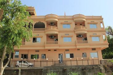 בית מלון כפרי Raj Palace