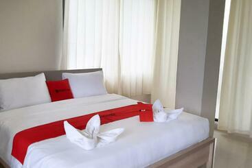 פנסיון Reddoorz Plus @ Bitung City Center