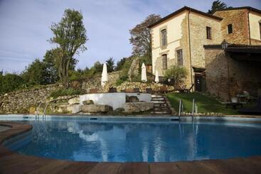هتل Antico Borgo Di Tabiano Castello   Relais De Charme