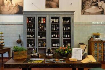 هتل Antico Borgo Di Tabiano Castello   Relais De Charme