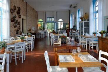 هتل Antico Borgo Di Tabiano Castello   Relais De Charme