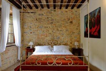 هتل Antico Borgo Di Tabiano Castello   Relais De Charme