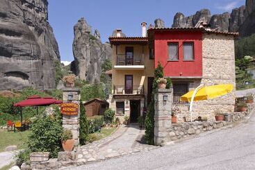 هتل Archontiko Mesohori Meteora