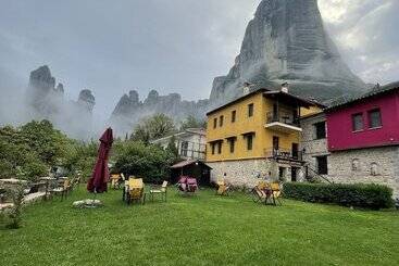 هتل Archontiko Mesohori Meteora