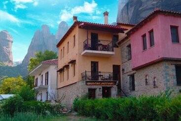 هتل Archontiko Mesohori Meteora