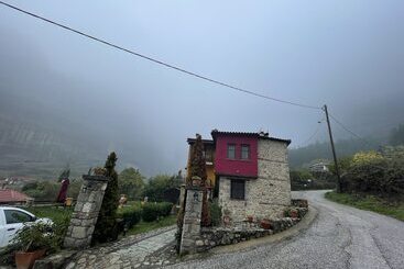 هتل Archontiko Mesohori Meteora