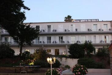 هتل Arcu Di Sole