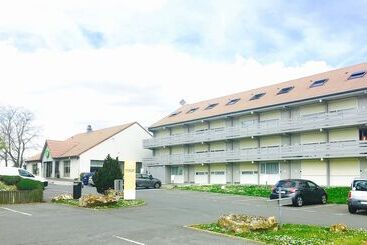 هتل Campanile Villejust Za Courtaboeuf