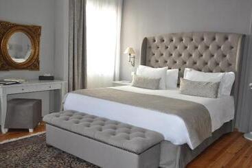 هتل Capsis Bristol Boutique