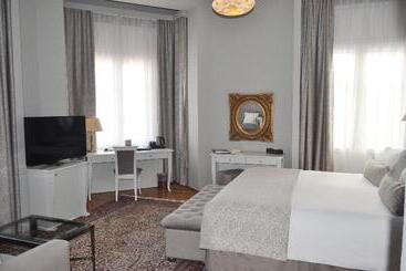هتل Capsis Bristol Boutique
