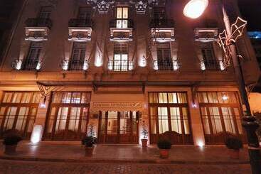 هتل Capsis Bristol Boutique