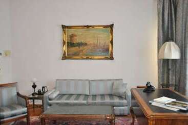 هتل Capsis Bristol Boutique