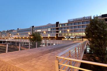 هتل Eurostars Zaragoza