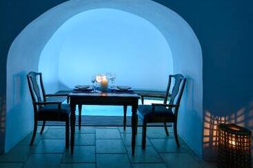 هتل Nefeles Luxury Suites