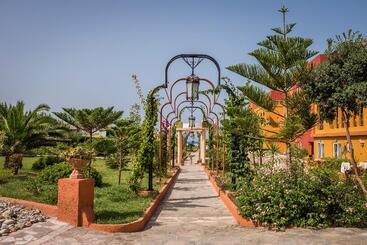 هتل Orpheas Resort