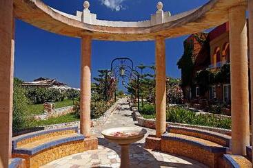 هتل Orpheas Resort