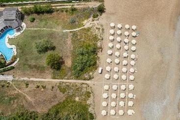 هتل Orpheas Resort