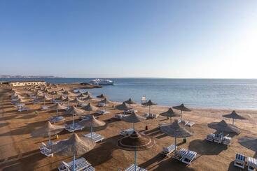 هتل Royal Lagoons Resort & Aqua Park Families And Couples Only
