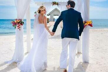 هتل Royal Lagoons Resort & Aqua Park Families And Couples Only