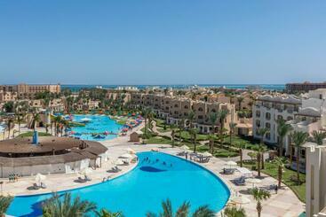 هتل Royal Lagoons Resort & Aqua Park Families And Couples Only