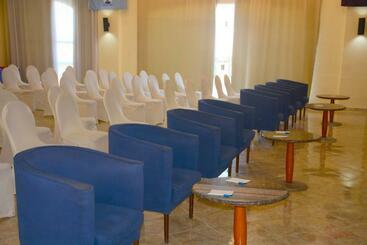 هتل Royal Lagoons Resort & Aqua Park Families And Couples Only