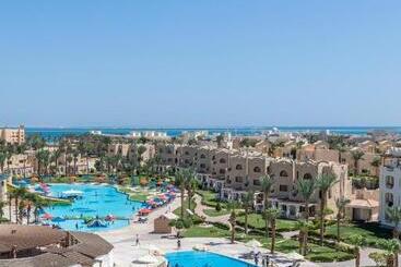 هتل Royal Lagoons Resort & Aqua Park Families And Couples Only