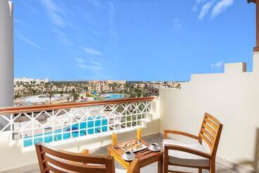 هتل Royal Lagoons Resort & Aqua Park Families And Couples Only