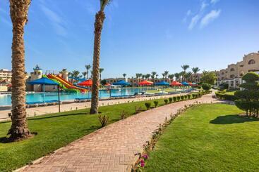 هتل Royal Lagoons Resort & Aqua Park Families And Couples Only