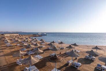 هتل Royal Lagoons Resort & Aqua Park Families And Couples Only