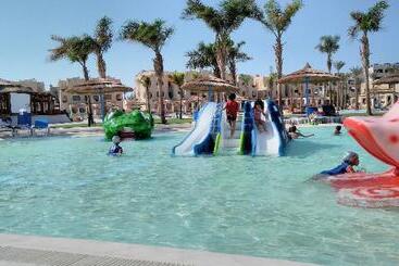 هتل Royal Lagoons Resort & Aqua Park Families And Couples Only