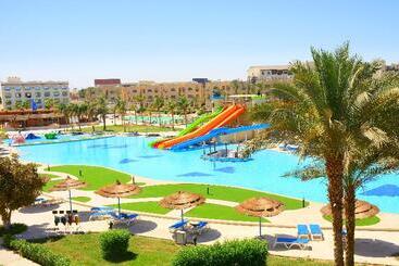 هتل Royal Lagoons Resort & Aqua Park Families And Couples Only
