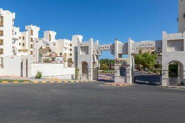 هتل Royal Lagoons Resort & Aqua Park Families And Couples Only