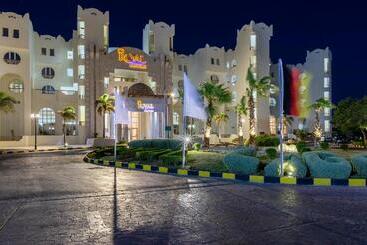 هتل Royal Lagoons Resort & Aqua Park Families And Couples Only