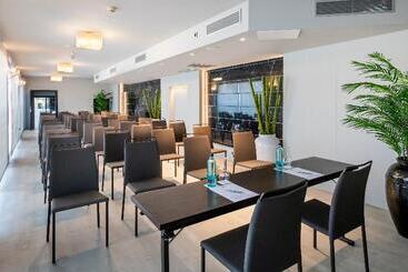 Salles Hotel Aeroport De Girona