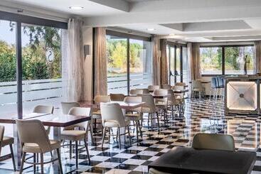 Salles Hotel Aeroport De Girona