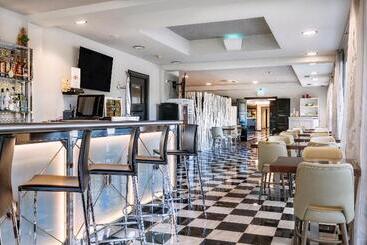 Salles Hotel Aeroport De Girona