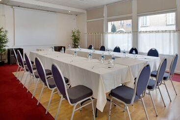 هتل The Originals Boutique, Hôtel Le Pariou, Issoire